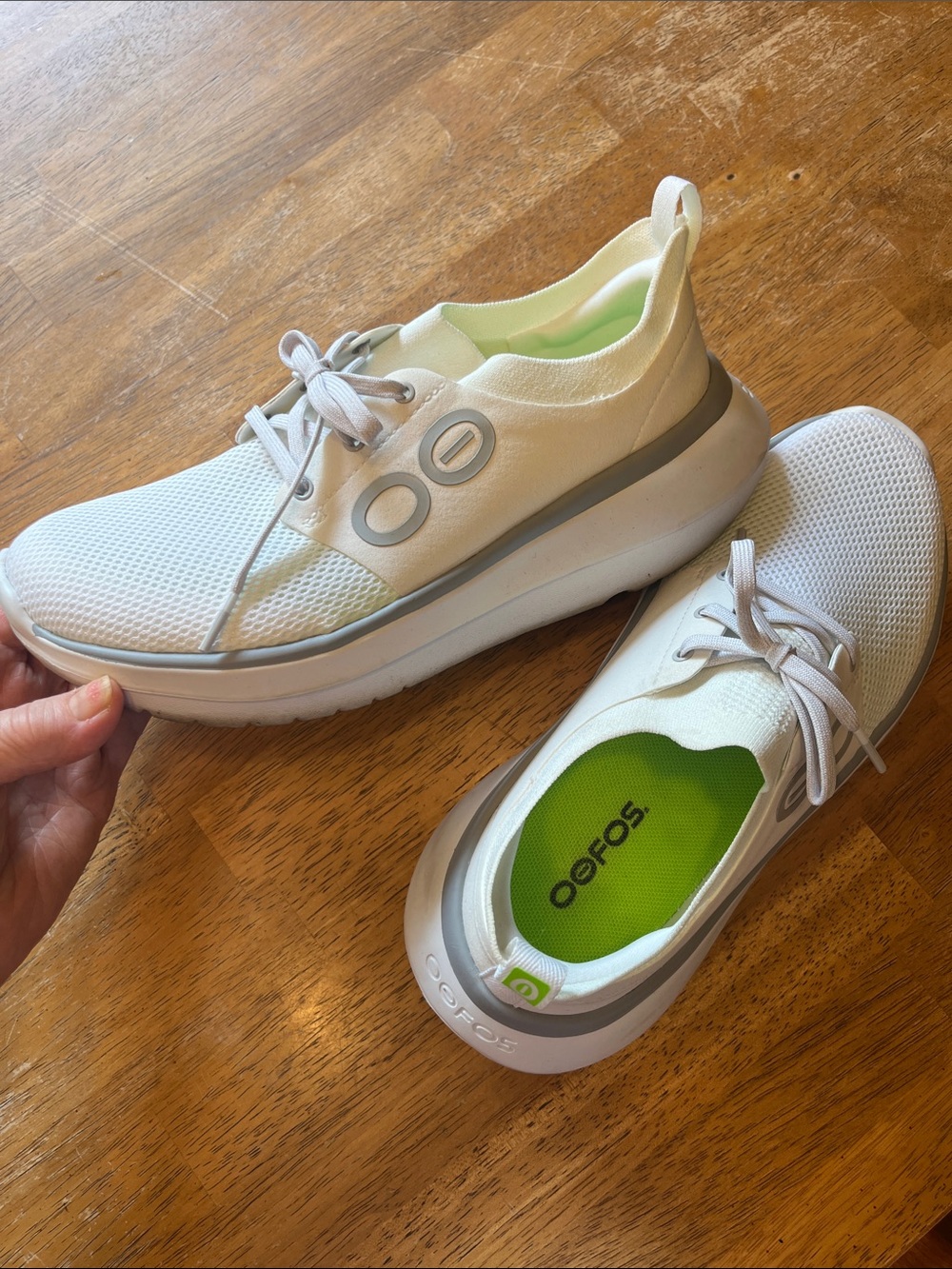 Oofos ladies tennis shoes